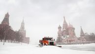 Jaka mećava lomi Moskvu: Sneg udara u lice, hladnoća ledi dah, 60.000 komunalaca čisti grad