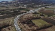 Snimak iz vazduha kilometarskih kolona u Srbiji: Čekaju i po dva sata na naplatnoj rampi