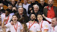 Top fotke Zvezdine proslave Kup trofeja: Čovićev osmeh "od uva do uva", Kešelj i Dozet uvek uz ekipu