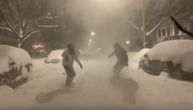Srbi kroz snežnu oluju u Čikagu vozili bord: "Policajac se nasmejao i pitao nas da li smo normalni"