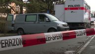 Snimak sa mesta zločina gde je ubijena Srpkinja: Policijska traka oko zgrade, istraga se nastavlja