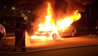 Buktinja na Novom Beogradu: Plamen "gutao" auto u Milutina Milankovića
