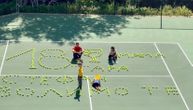 Stefan, Tara i Jelena napravili divan doček iznenađenja Novaku: Od loptica iscrtali prelepu poruku