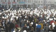 Beli baloni tuge iz centra Čačka: Prijatelji se oprostili od maturanta koji je nastradao u nesreći