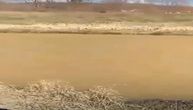 Ekološka katastrofa na pomolu: Reka Pek obojena svim bojama kojima ne bi trebalo, ni ribe nema više