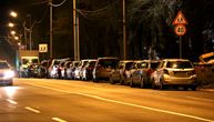 Kolona automobila usred noći stoji u Cara Dušana: Muka ih naterala da čekaju pred kovid ambulantom