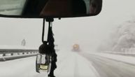 Sneg paralizovao Hrvatsku: Brojne saobraćajne nesreće, kolona od dva kilometra na auto-putu