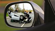 Nezgoda na auto-putu kod Šimanovaca: Automobil sleteo sa puta i prevrnuo se