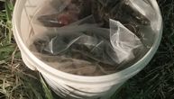 Policija pronašla plastičnu kantu punu droge u Vrbasu, a potom i dilere