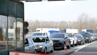 "Čekamo već četiri sata, mnogo je i jako je naporno": Velike gužve na prelazu Horgoš, putnici umorni