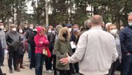 Makedonci pohrili u Niš na vakcinaciju, mnogi bez zakazanog termina: Velike gužve ispred hale "Čair"