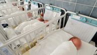 Bebi bum u Leskovcu: Za dan rođeno 11 beba. Skor je sedam prema četiri, a evo ko je poveo "u igri"