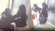 Šokantan snimak ugledao svetlost dana: Američki reper baca devojku na pod u liftu, niko ne reaguje