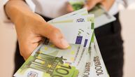 Vučić: Prosečna plata u martu 555 evra, to smo čekali
