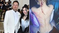 Jeziva tetovaža devojke Ilona Maska: Preko celih leđa nosi urezan "vanzemaljski ožiljak"