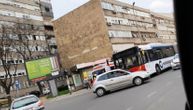 Udes u Ustaničkoj: Sudarili se autobus 31 i automobil, jedna osoba povređena