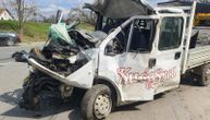 Detalji nesreće: Vozač kamioneta "Kuće od srca" u teškom stanju, operisan u kraljevačkoj bolnici
