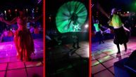 Trbušna plesačica igrala za Srbe u Egiptu: Iz grudnjaka viri 50 evra, kostim zvecka na svaki pokret