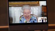 Kraljica Elizabeta se vratila dužnostima: Skinula crninu i preko video linka držala sastanke