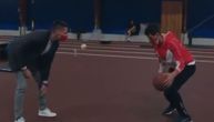 "Ništa osim mreže": Novak "maltretirao" brata na basketu, pogađa kao Jokić