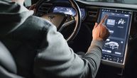 Tesla opoziva više od 360.000 vozila