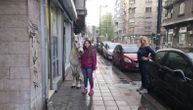 Divan prizor na Veliki petak: Devojčica sa belim konjem šetala centrom Beograda po najjačem pljusku