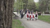 Tradicija duga sedam decenija probudila Čačane: Orkestar prošetao ulicama za praznik