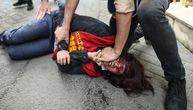 Jezivi prizori iz Istanbula: Policija bacala ljude na zemlju tokom policijskog časa, pa ih hapsila