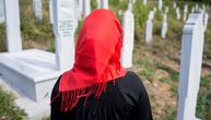 Oskrnavljeni muslimanski grobovi u Sloveniji: Polili spomenike bojom, ostavili komade svinjetine