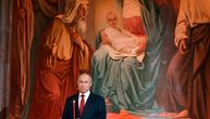 Putin na ponoćnoj uskršnoj liturgiji u hramu u Moskvi
