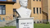 Bista Josipa Broza oskrnavljena na godišnjicu smrti: Kraj krsta ispisali "Tito je Hrvat"