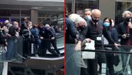 Pojavio se novi snimak ludila u Ušću: Narod probio "kordon", obezbeđenje umalo izgurano na stepenice