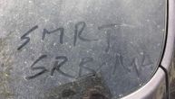 "Smrt Srbima": Poruka mržnje osvanula na autu turiste iz Valjeva koji je došao na odmor u Budvu