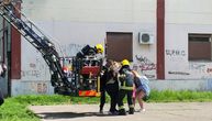 Nemanja je vatrogasac heroj: Pogledajte kako je iz požara spasao dvoje dece i bebu sa majkom