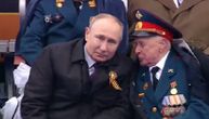 Putinov gest na paradi u Moskvi koji je mnogima zapao za oko: Dirljiv momenat na počasnoj tribini