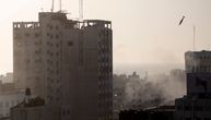 Stravičan snimak rušenja solitera u Gazi: Puklo je, zgrada se srušila, ostao samo crn oblak dima