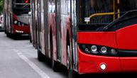 "Valjda žurio u garažu, 'ladi se pivo": Autobus gradskog prevoza projurio kroz crveno svetlo na semaforu