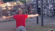 Beo zoo vrt o tiktokeru koji je preskočio ogradu i pokušao da zajaše žirafu: Tražiće kaznu za njega