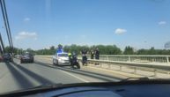 Drama na Mostu Slobode u Novom Sadu: Muškarac se popeo na ogradu i pretio da će skočiti