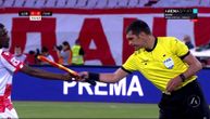 "Štafeta mladosti" na stadionu Zvezde: Laki Lu do Jojića, on do Kataija, koji prosleđuje Benu...