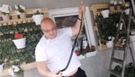 Porodica iz Vladičinog Hana pronašla zmiju dugu 1.6 m u krovu kuće: "Pitaj boga koliko je dugo tu"