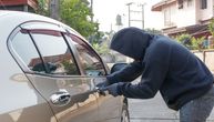 Lopovi haraju Novim Beogradom: Provalili u auto, skinuli registarske oznake i zamenili ih ukradenim