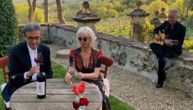 "Pokupih ovu propalicu pored puta": Stingova žena uživa u vinu dok joj slavni muž svira serenadu