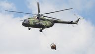 Snimci helikoptera koji nadleću Čačak nakon serije eksplozija: Tri letelice Vojske Srbije gase požar