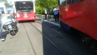 Saobraćajka na Banjici: Autobus "isekao" tramvaj, povređena žena