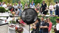 Šest tužnih meseci od smrti legendarnog Džeja: Održan pomen, unuk na groblje doneo crvenu ružu