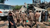 Raste broj žrtava železničke nesreće u Pakistanu: Iz olupina vagona izvučeno još 12 tela
