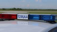 Teška saobraćajka na ulazu u Mladenovac: Vatrogasci seku automobil, poginuo muškarac