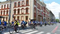 Humani biciklisti u plavim majicama defilovali centrom grada: 4.000 metara za isto toliko života