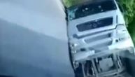 Prevrnuo se kamion na putu za Iriški venac, obustavljen saobraćaj